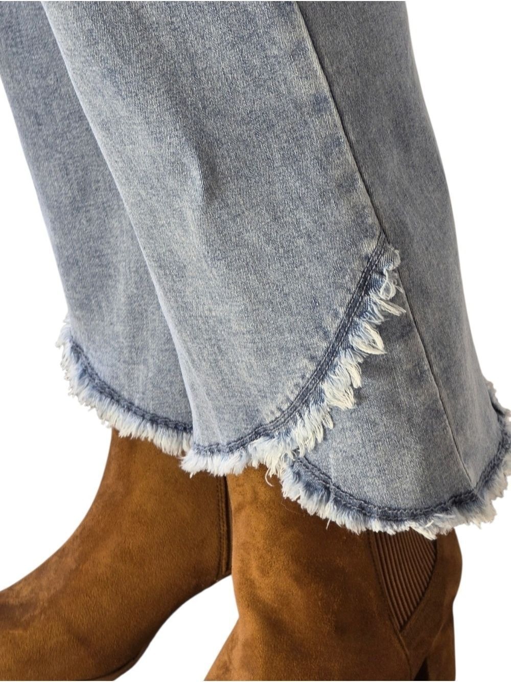 Charlie B Tulip Embroidered Bootcut Jeans 18 Boho Coastal - Picture 7 of 10